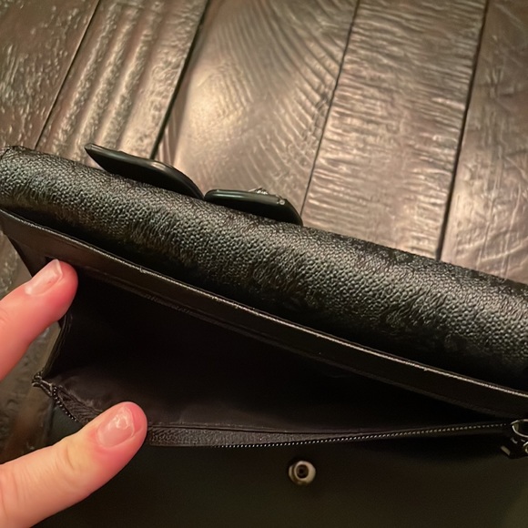 Black Guess wallet - Picture 6 of 6